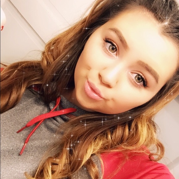 Meet your posher. - Picture 2 of 2